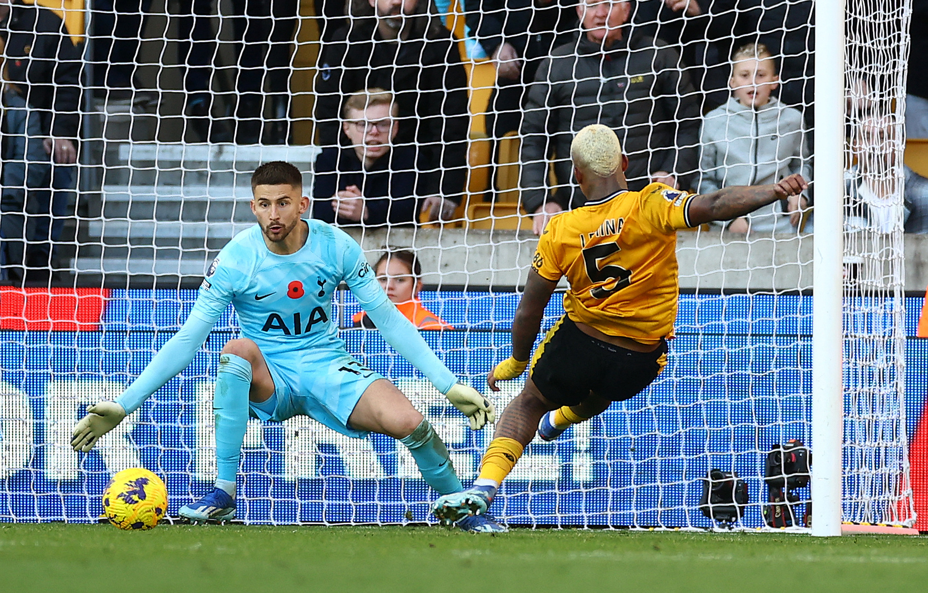 Ngược d&ograve;ng si&ecirc;u đỉnh, Wolverhampton thắng nghẹt thở Tottenham - Ảnh 5.