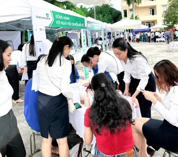 Vietcombank Chi nhánh Bắc Hà Tĩnh với chuyển đổi số - Ảnh 1.