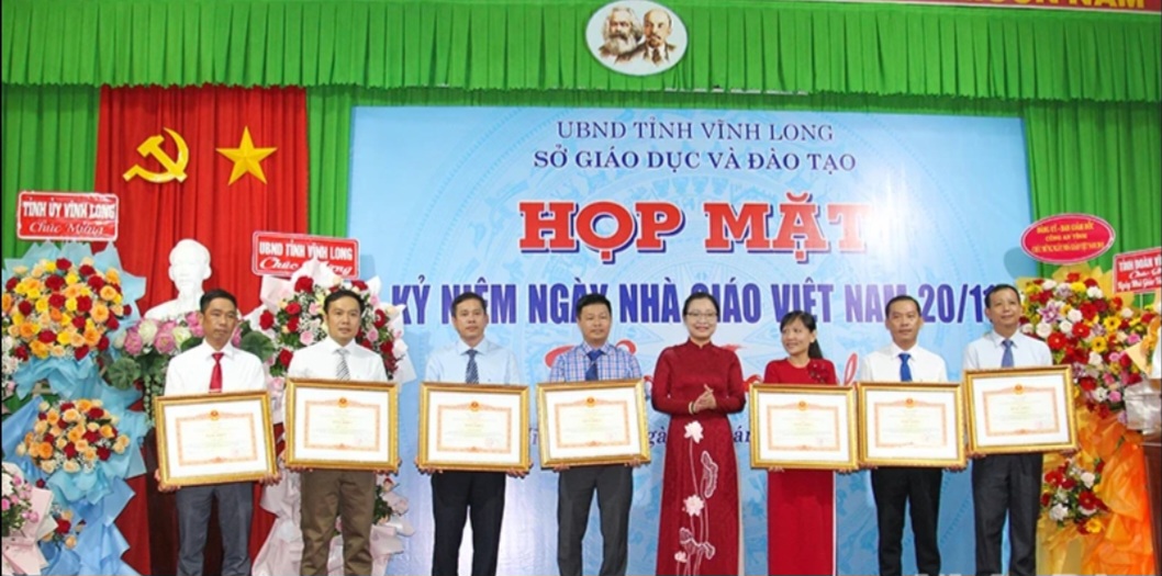 Vĩnh Long nhiều nh&agrave; gi&aacute;o vinh dự được nhận danh hiệu &ldquo;Vi&ecirc;n phấn v&agrave;ng&rdquo; - Ảnh 1.