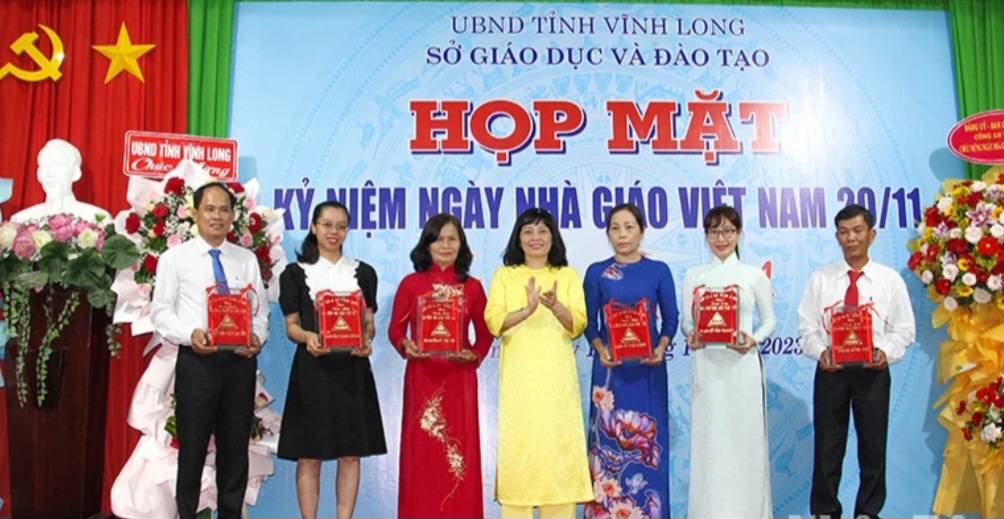 Vĩnh Long: Nhiều nhà giáo vinh dự được nhận danh hiệu “Viên phấn vàng”