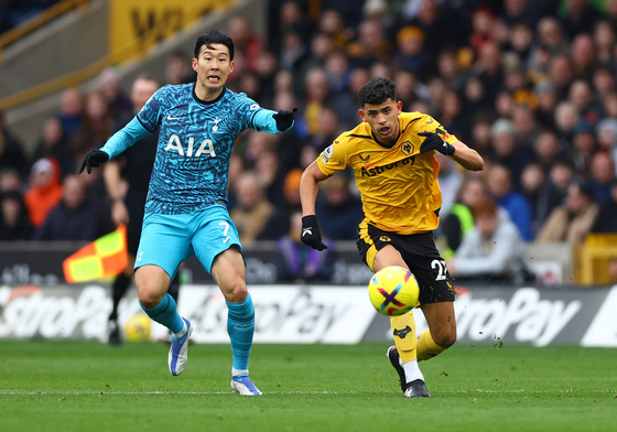 Ngoại hạng Anh cuối tuần: Tottenham quyết tranh ng&ocirc;i đầu bảng - Ảnh 6.