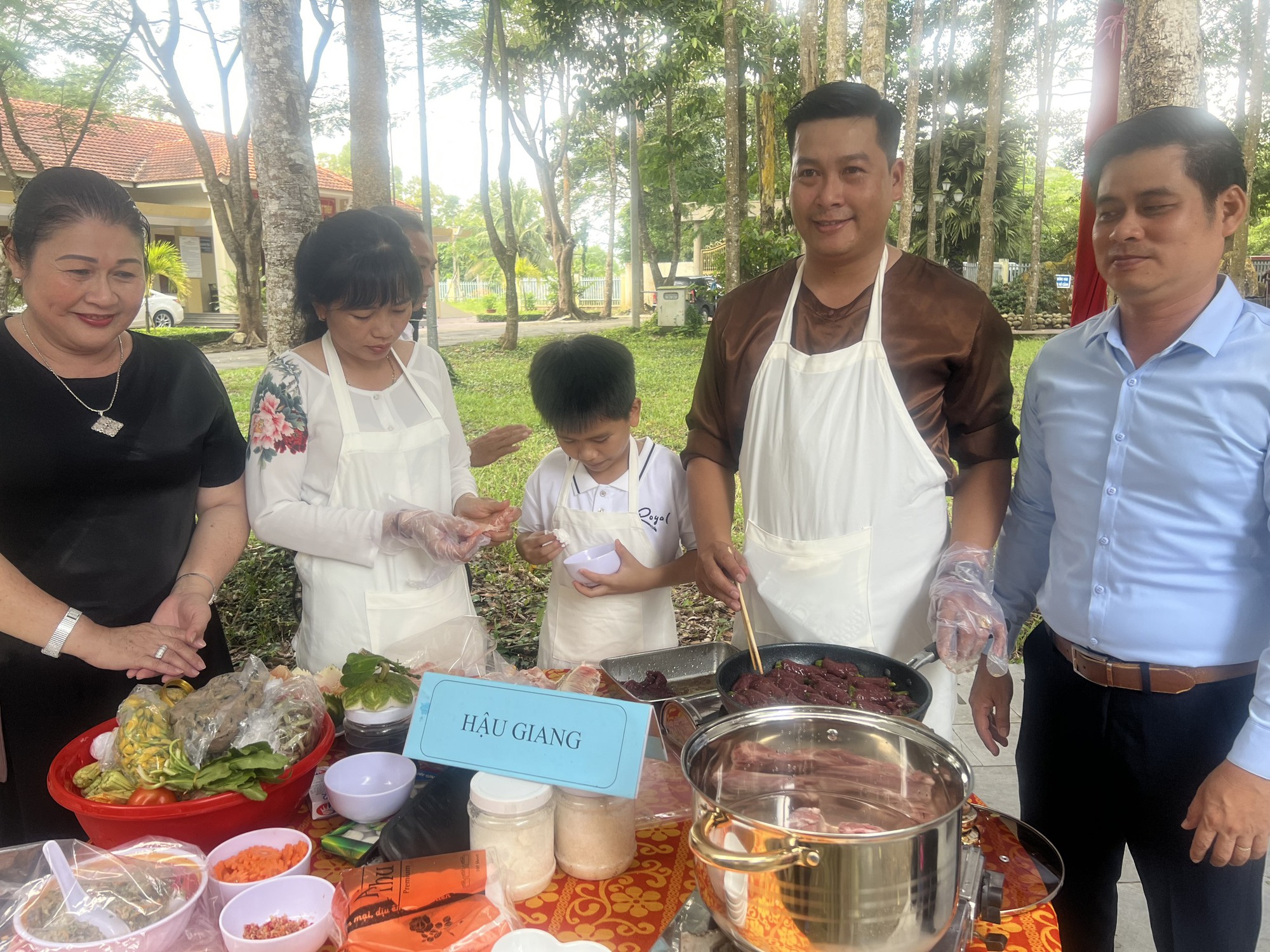Tranh tài thi nấu món ngon cuối tuần các tỉnh miền Tây - Ảnh 10.