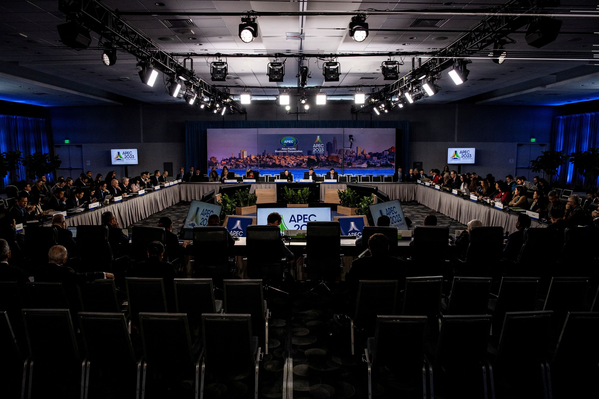 Tuần lễ bận rộn của APEC