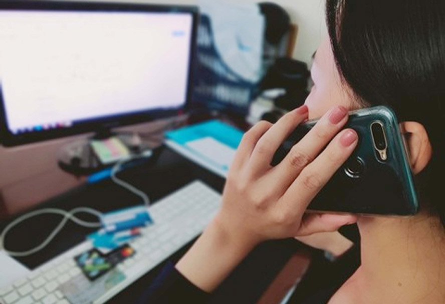Nhận thông báo “khóa sim”, người phụ nữ mất 900 triệu đồng (?!)