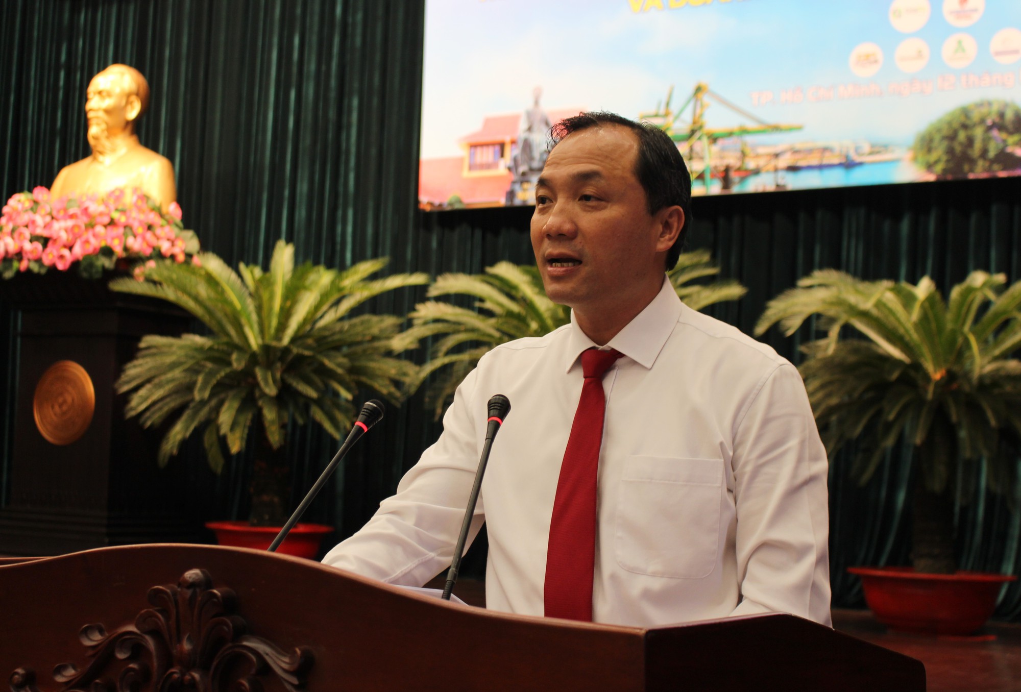 Nguy&ecirc;n Chủ tịch nước Trương Tấn Sang dự buổi gặp mặt sinh vi&ecirc;n H&agrave; Tĩnh ở TP HCM - Ảnh 4.