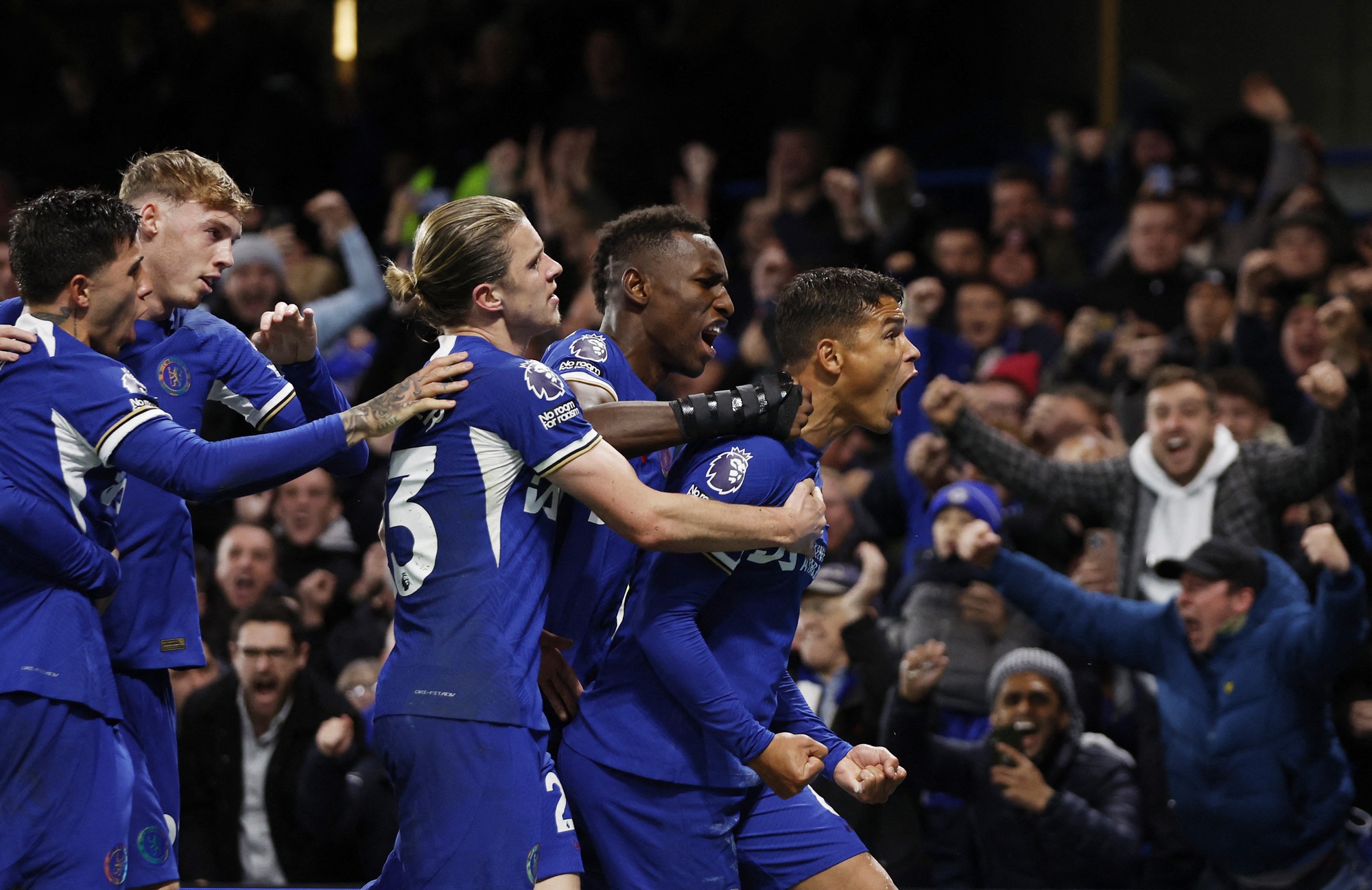 Rượt đuổi nghẹt thở, Chelsea chia điểm trận cầu 8 bàn với Man City