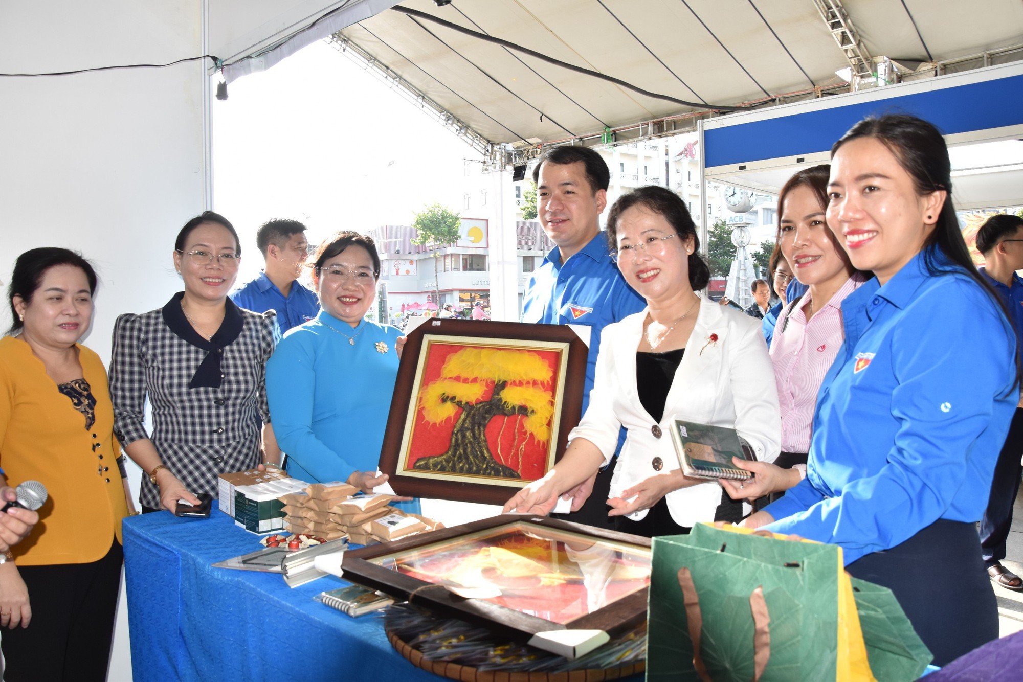 Khai mạc hội chợ nông sản thanh niên toàn quốc tại Sóc Trăng