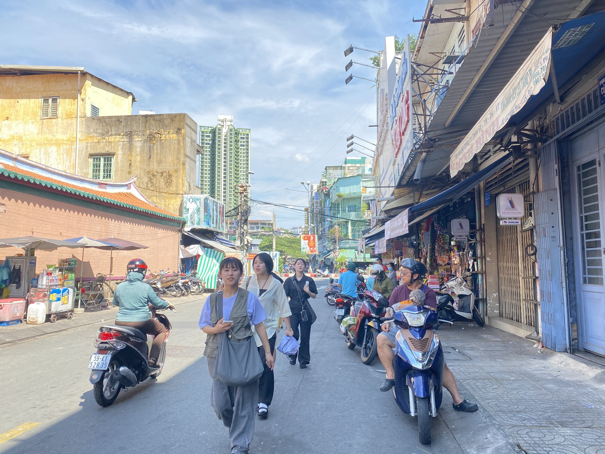 Phố văn ph&ograve;ng phẩm Ph&ugrave;ng Hưng ở TP HCM c&oacute; g&igrave; đặc biệt? - Ảnh 4.