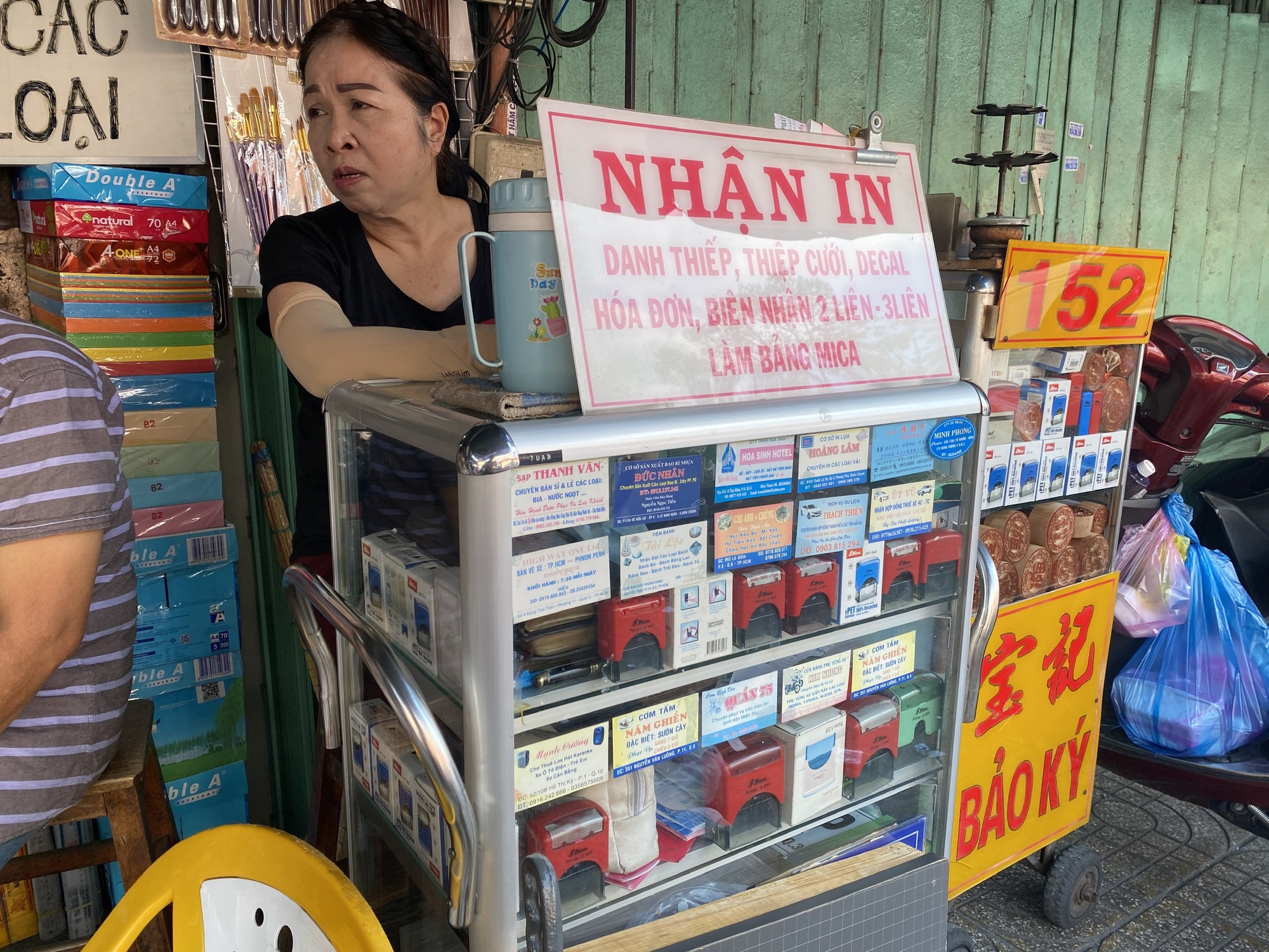 Phố văn ph&ograve;ng phẩm Ph&ugrave;ng Hưng ở TP HCM c&oacute; g&igrave; đặc biệt? - Ảnh 8.