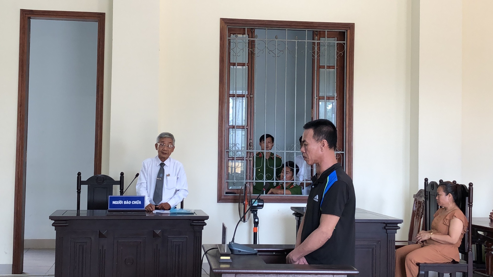 Ch&eacute;m chết anh rể, hung thủ bỏ dao tại hiện trường  - Ảnh 1.