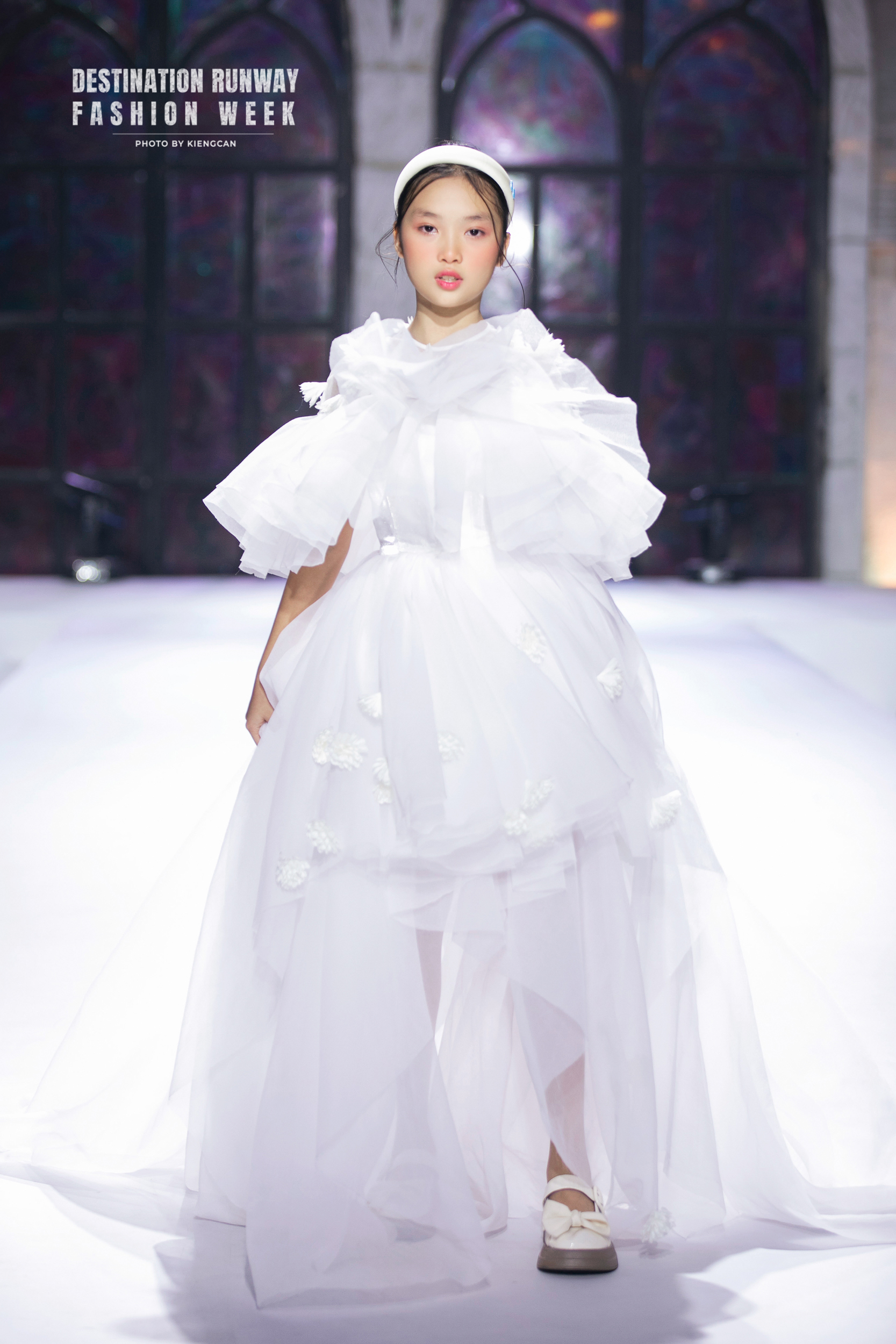 Loạt mẫu nhí nhà Xuân Lan tỏa sáng trên sàn catwalk - Ảnh 1.