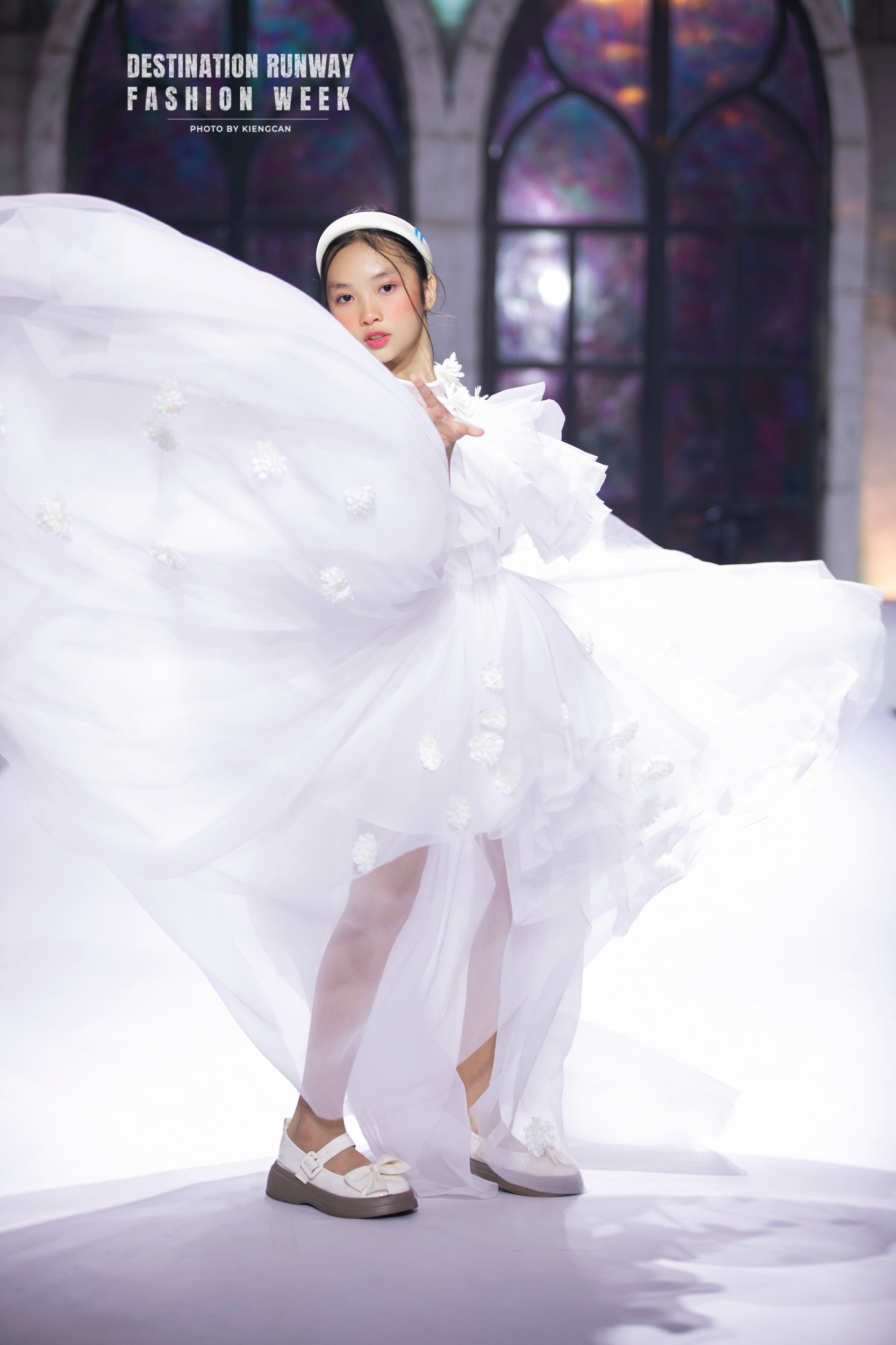 Loạt mẫu nhí nhà Xuân Lan tỏa sáng trên sàn catwalk - Ảnh 2.