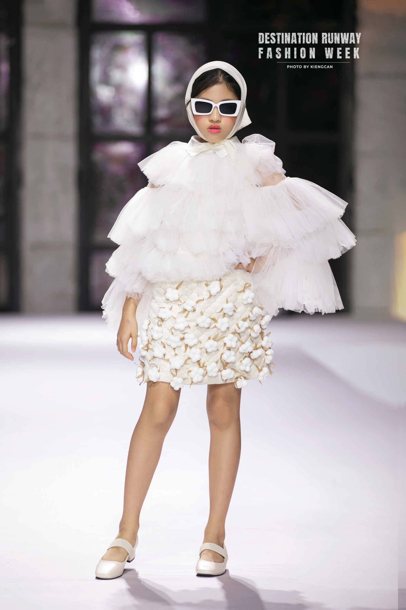 Loạt mẫu nhí nhà Xuân Lan tỏa sáng trên sàn catwalk - Ảnh 17.