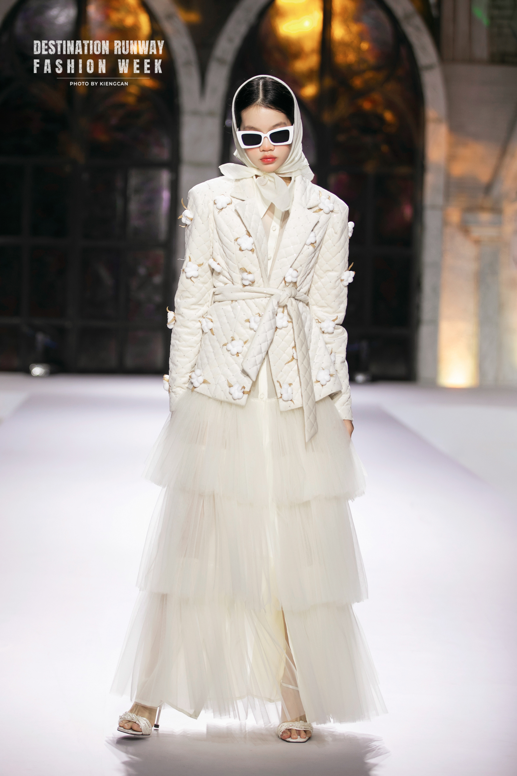 Loạt mẫu nhí nhà Xuân Lan tỏa sáng trên sàn catwalk - Ảnh 13.