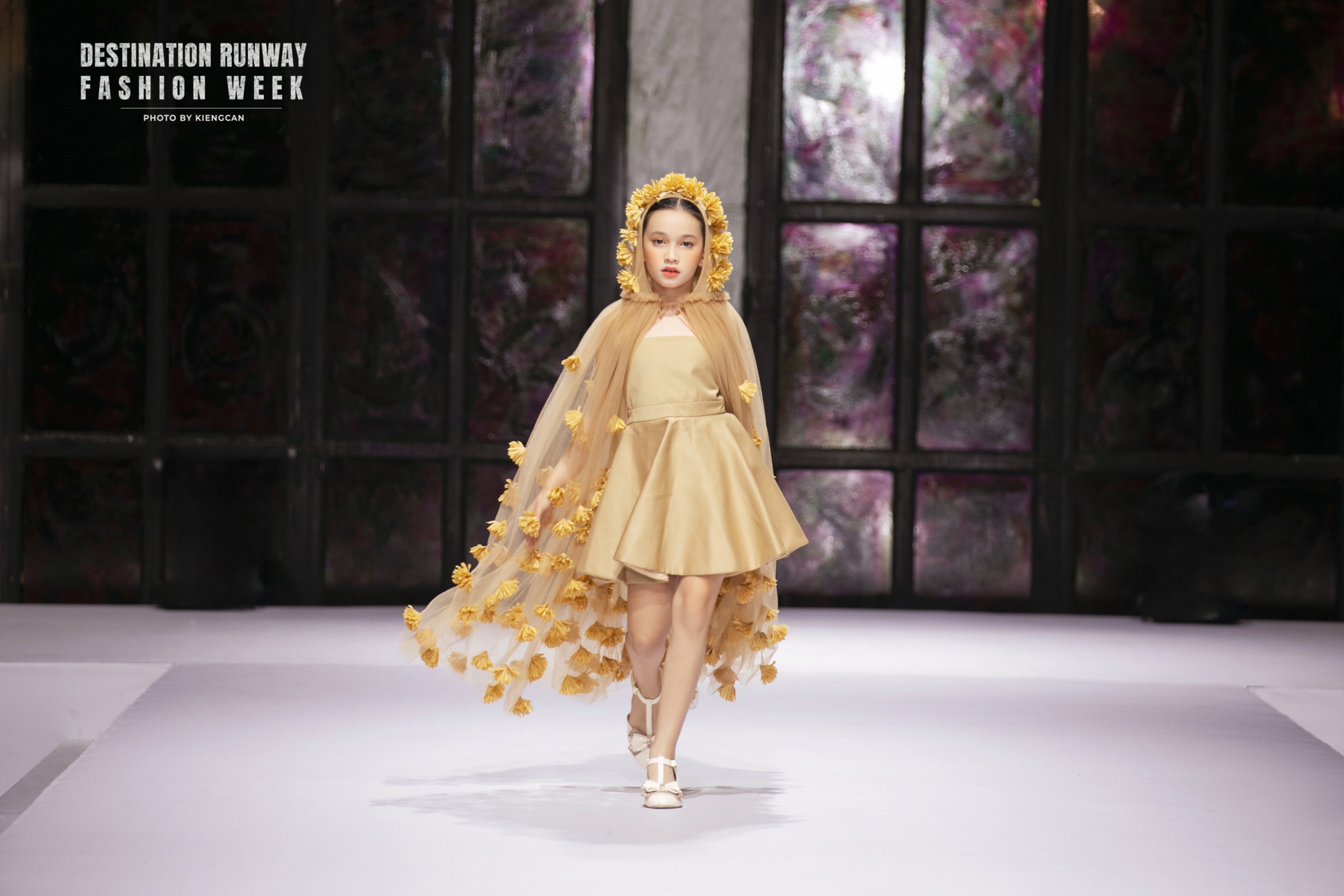 Loạt mẫu nhí nhà Xuân Lan tỏa sáng trên sàn catwalk - Ảnh 3.