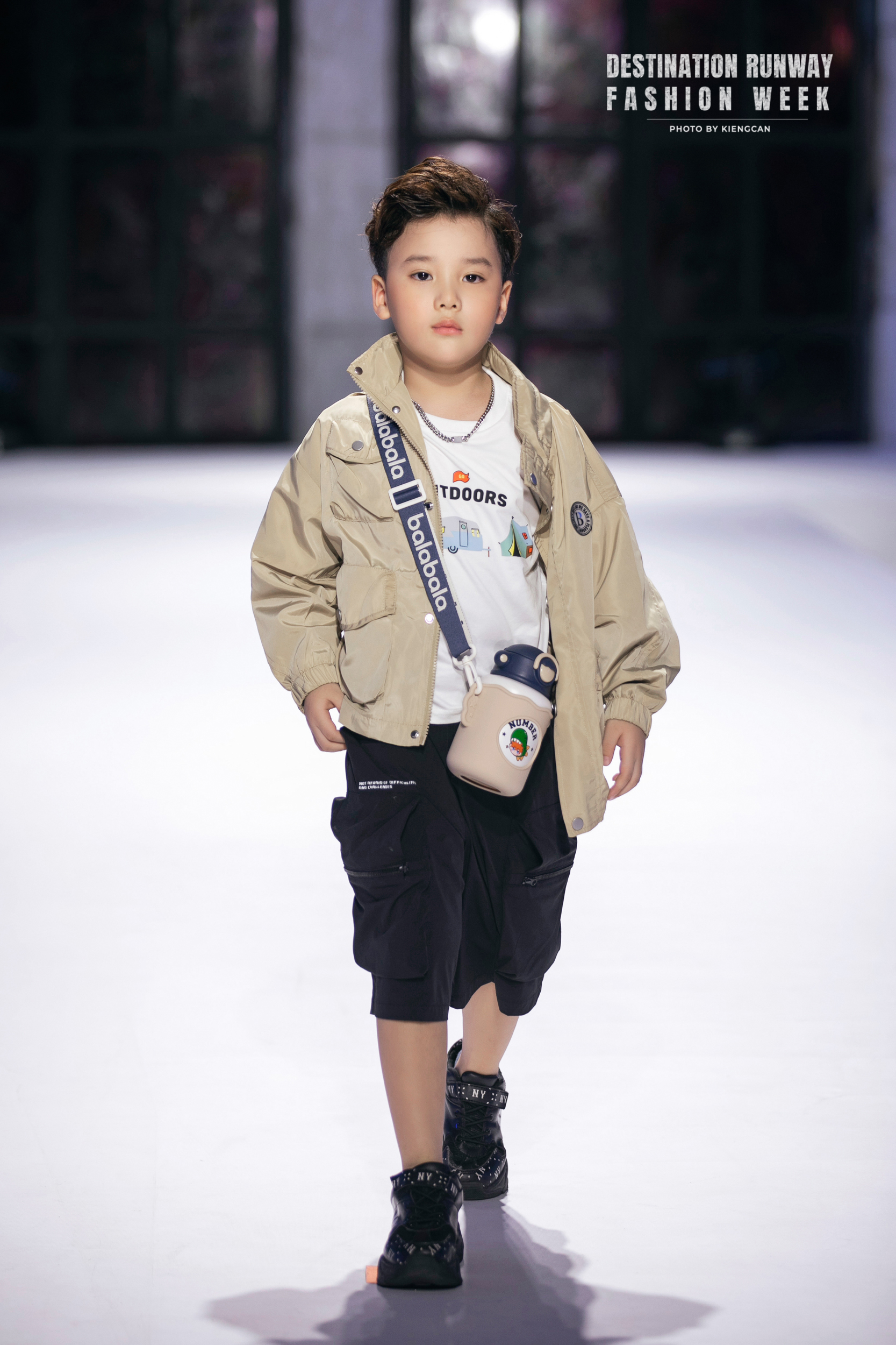 Loạt mẫu nhí nhà Xuân Lan tỏa sáng trên sàn catwalk - Ảnh 7.