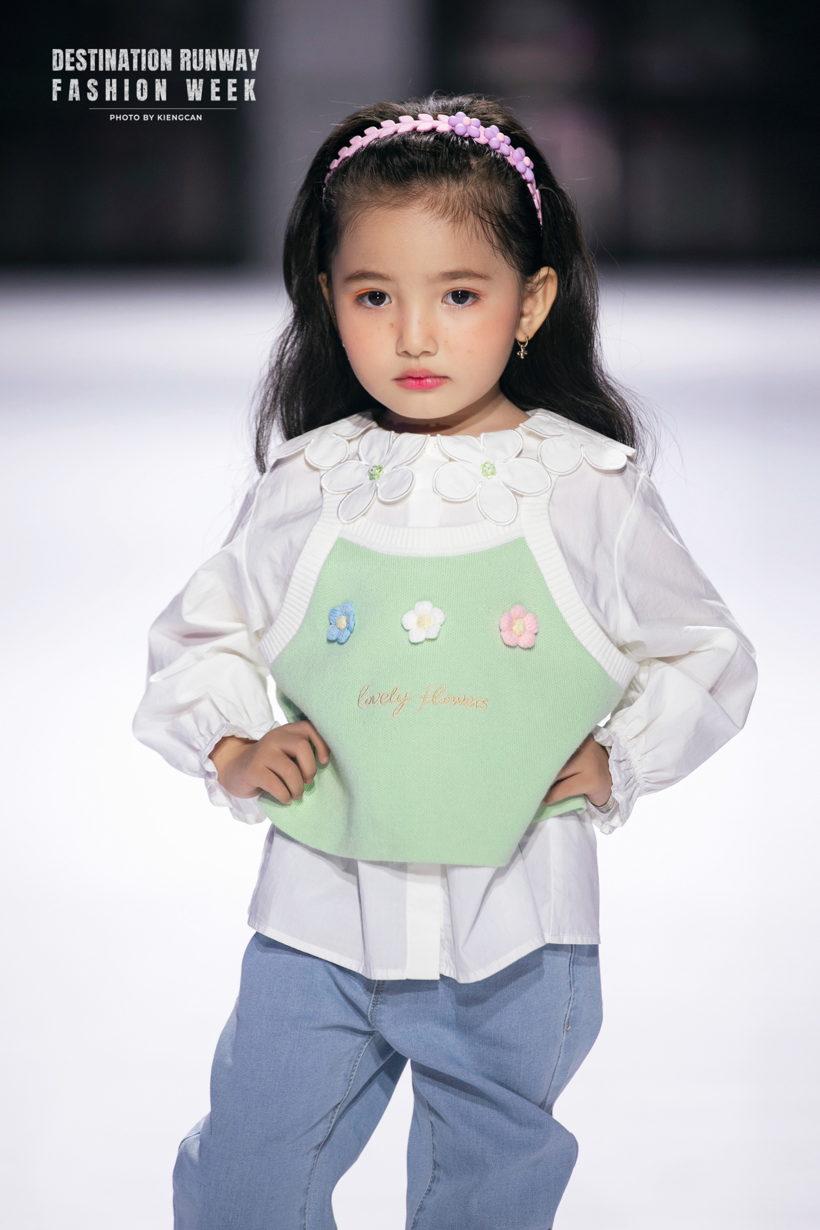 Loạt mẫu nhí nhà Xuân Lan tỏa sáng trên sàn catwalk - Ảnh 18.