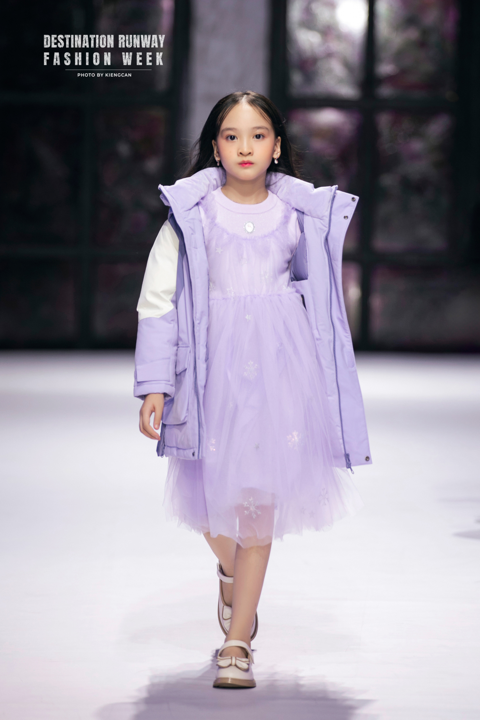 Loạt mẫu nhí nhà Xuân Lan tỏa sáng trên sàn catwalk - Ảnh 22.
