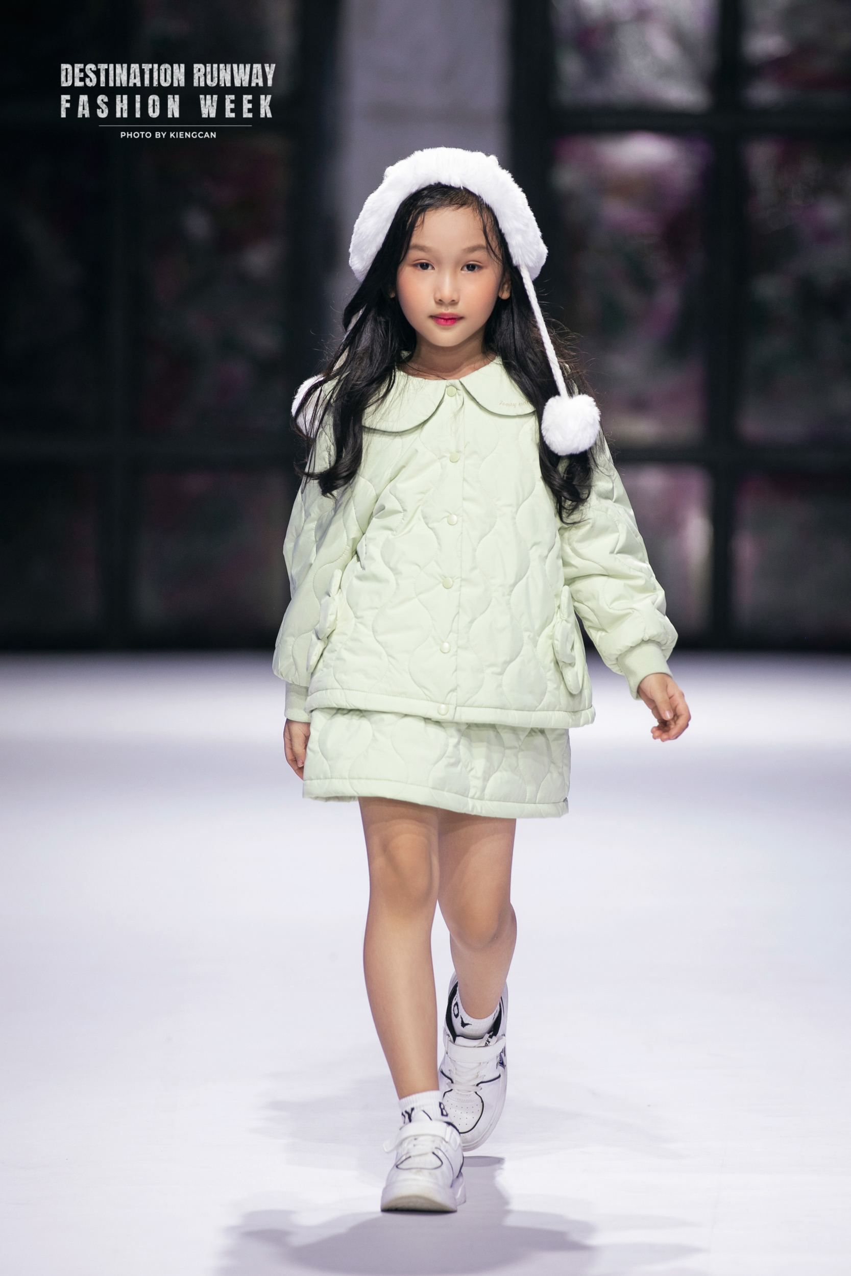 Loạt mẫu nhí nhà Xuân Lan tỏa sáng trên sàn catwalk - Ảnh 21.
