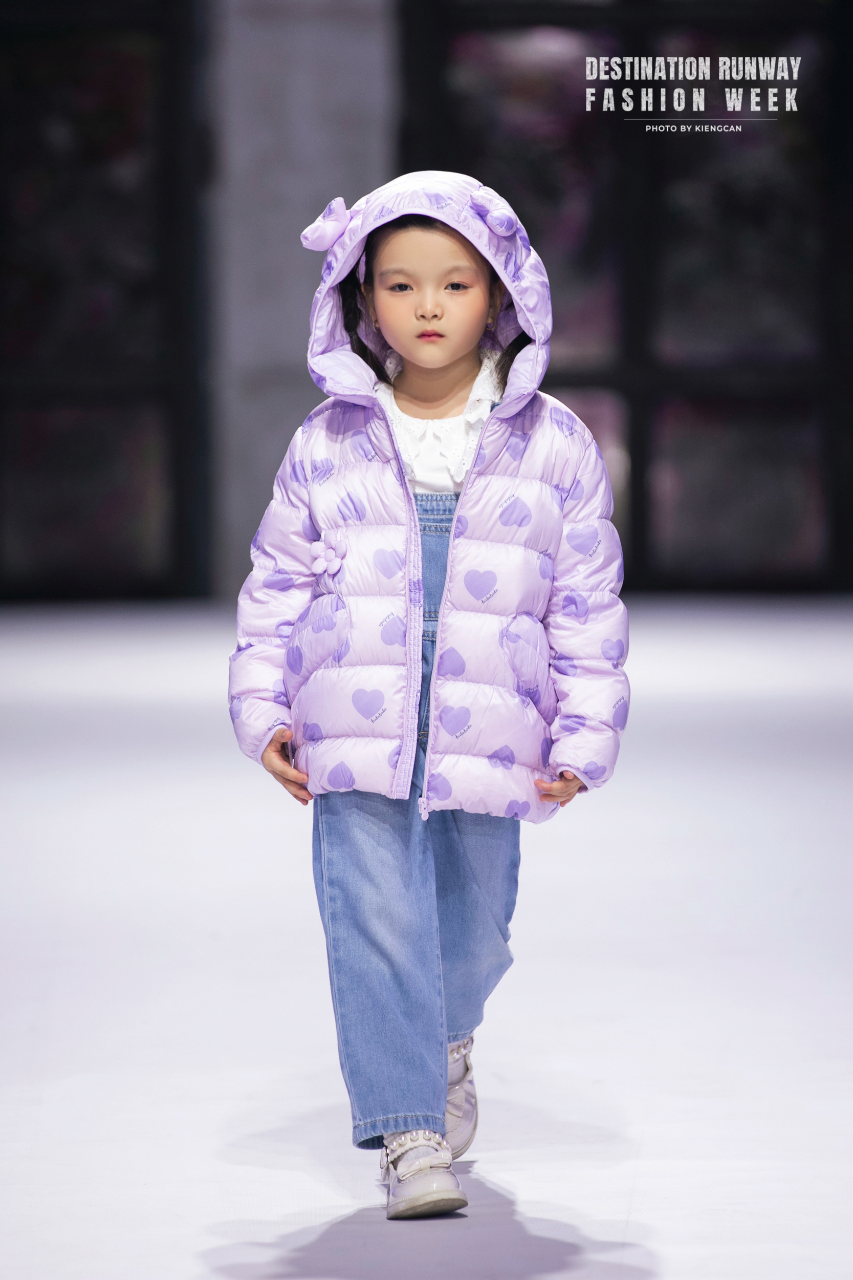 Loạt mẫu nhí nhà Xuân Lan tỏa sáng trên sàn catwalk - Ảnh 20.