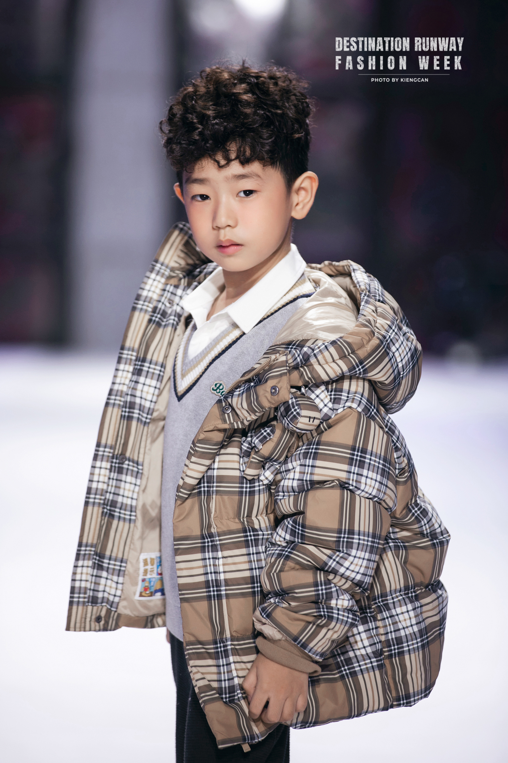 Loạt mẫu nhí nhà Xuân Lan tỏa sáng trên sàn catwalk - Ảnh 6.