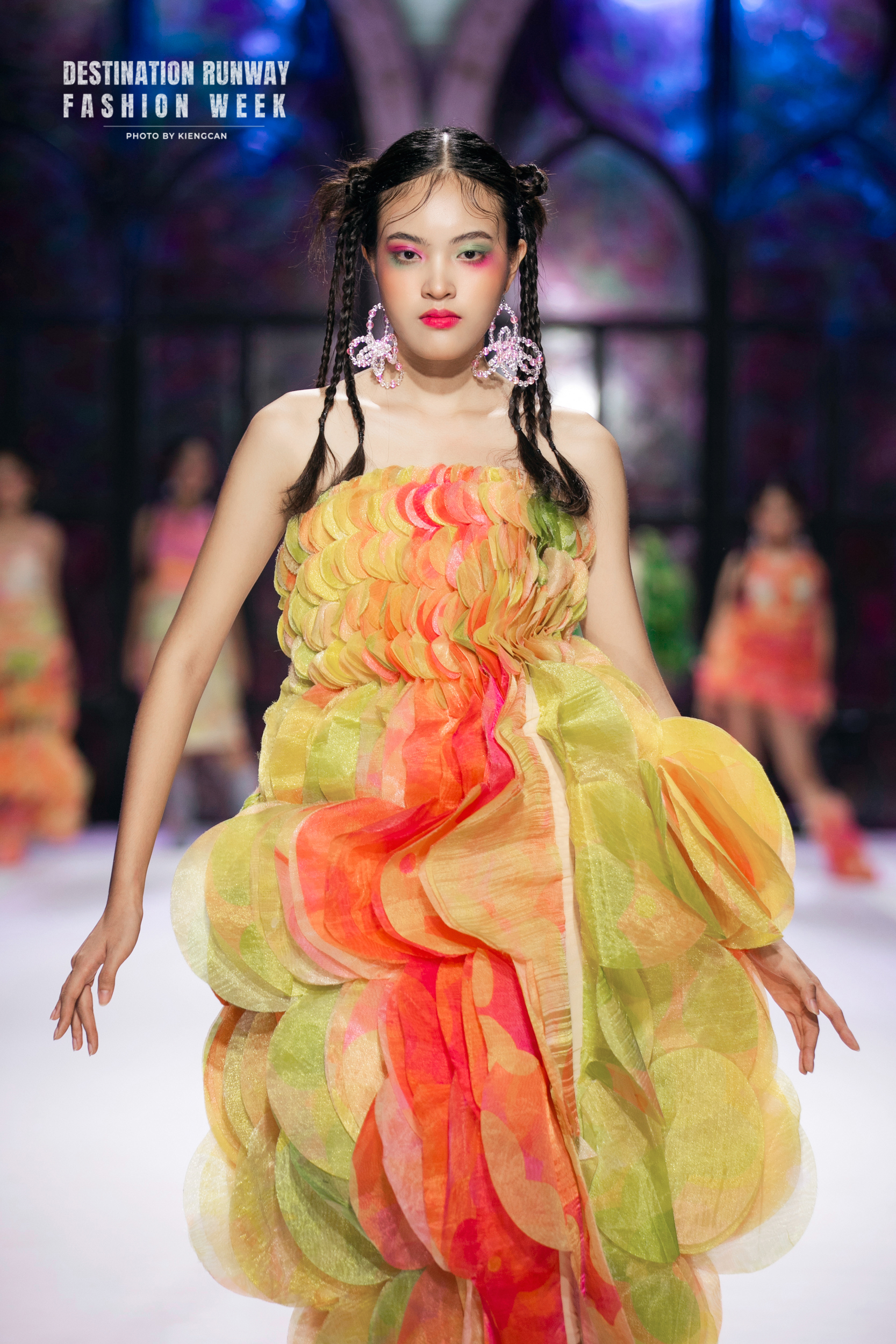 Loạt mẫu nhí nhà Xuân Lan tỏa sáng trên sàn catwalk - Ảnh 10.