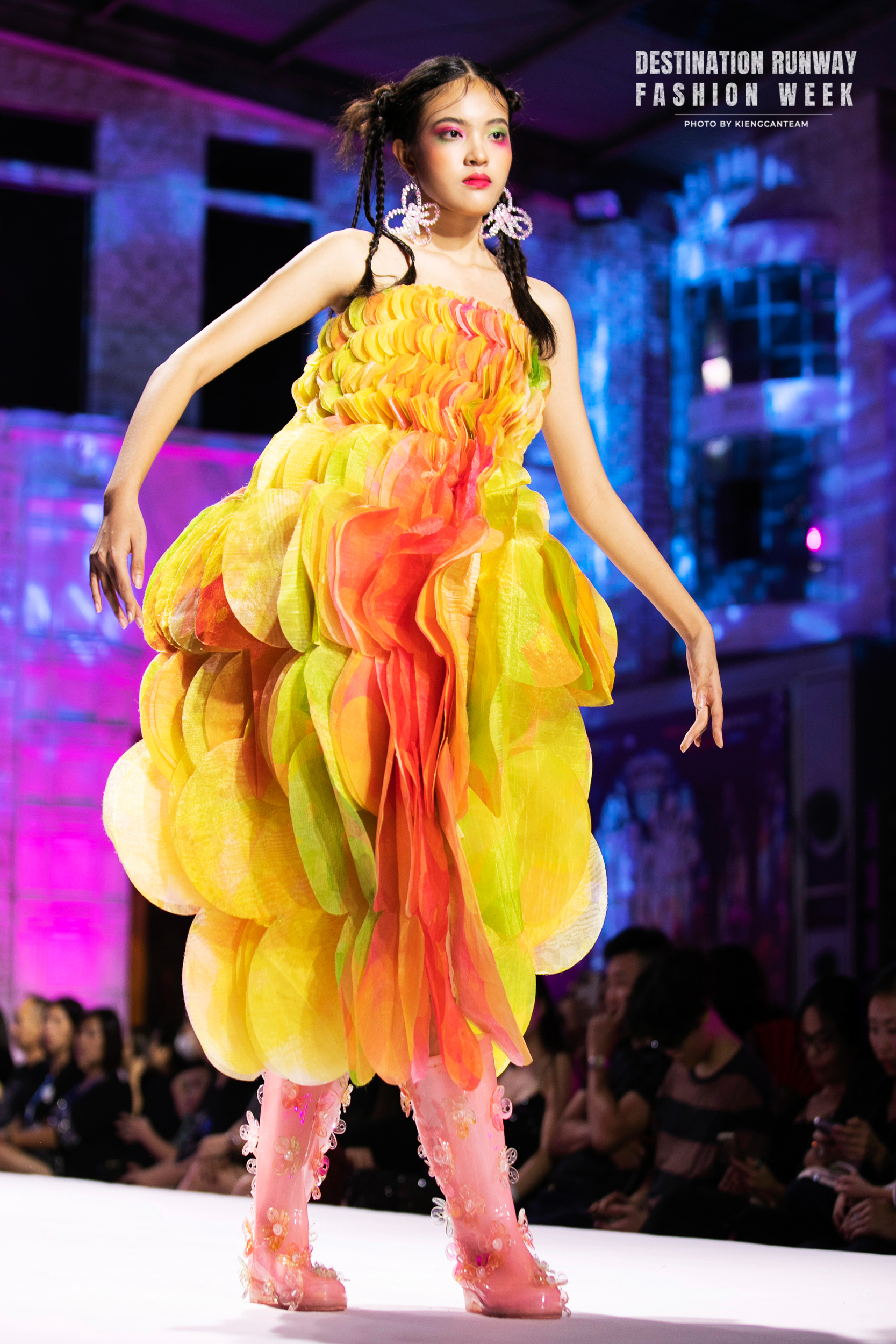 Loạt mẫu nhí nhà Xuân Lan tỏa sáng trên sàn catwalk - Ảnh 9.