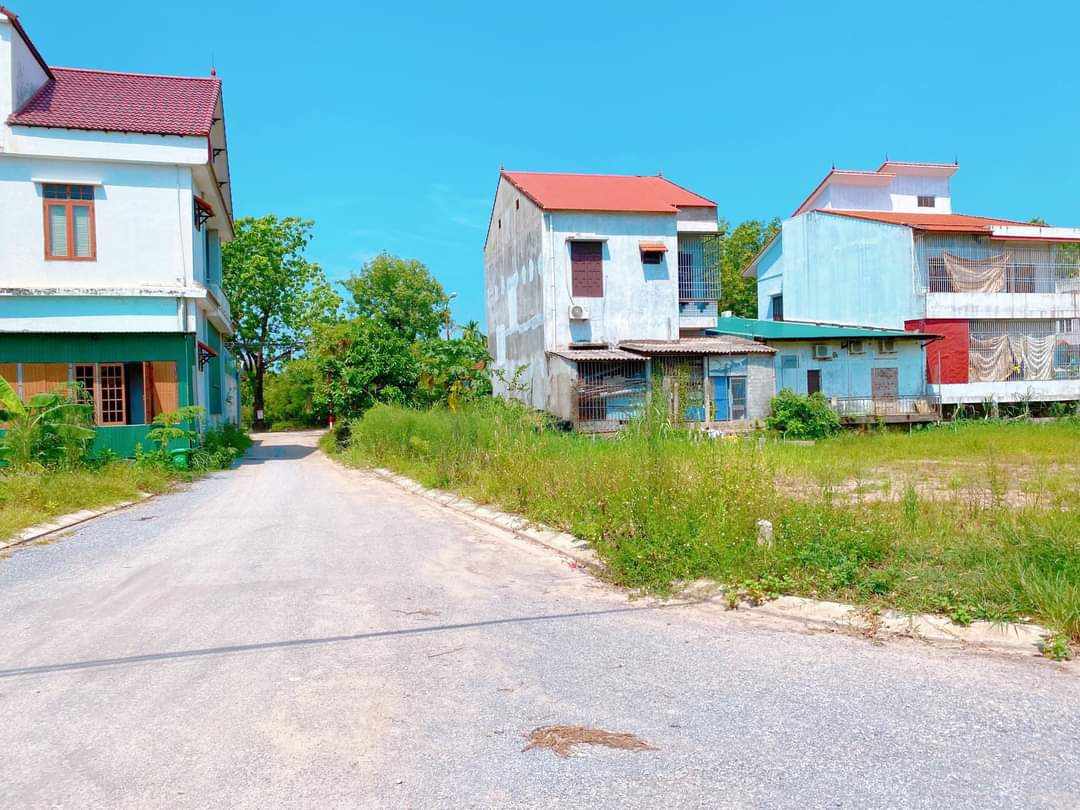 Quảng Bình bán "giá sàn" 28 lô đất nhưng tổ chức đấu giá 2 lần vẫn không ai mua