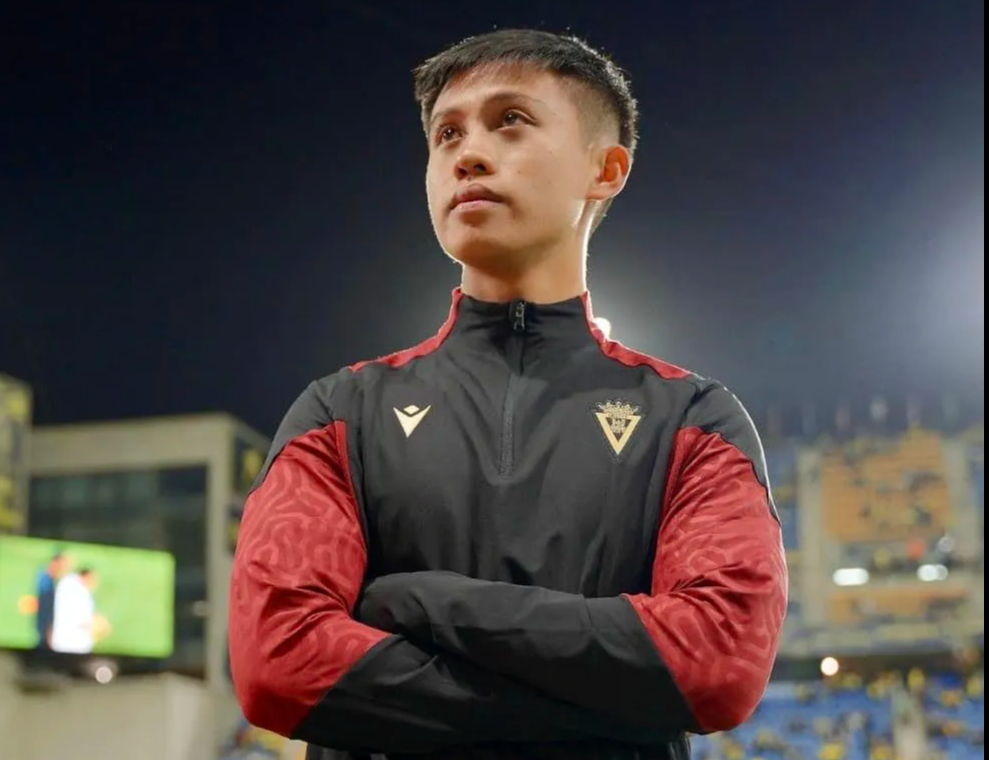 Cầu thủ trẻ CLB TP HCM trở lại Việt Nam sau 2 tháng du học La Liga