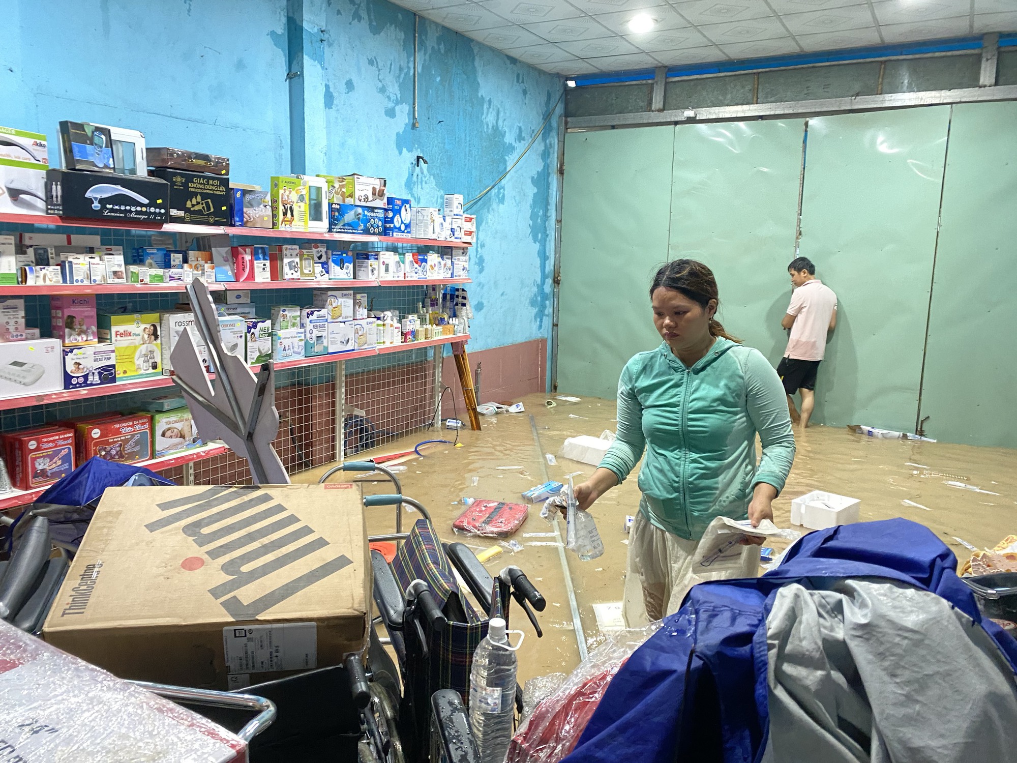 Mưa lớn g&acirc;y sạt lở, ngập nhiều tuyến quốc lộ, học sinh phải nghỉ học - Ảnh 5.