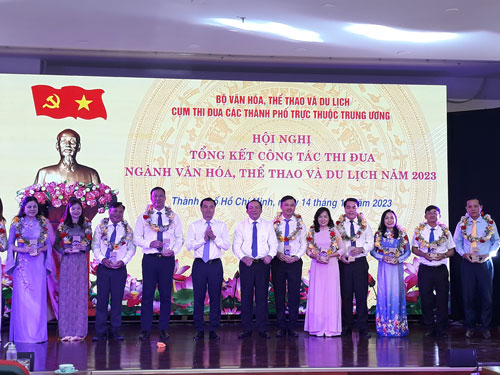 Đẩy mạnh nền c&ocirc;ng nghiệp văn h&oacute;a