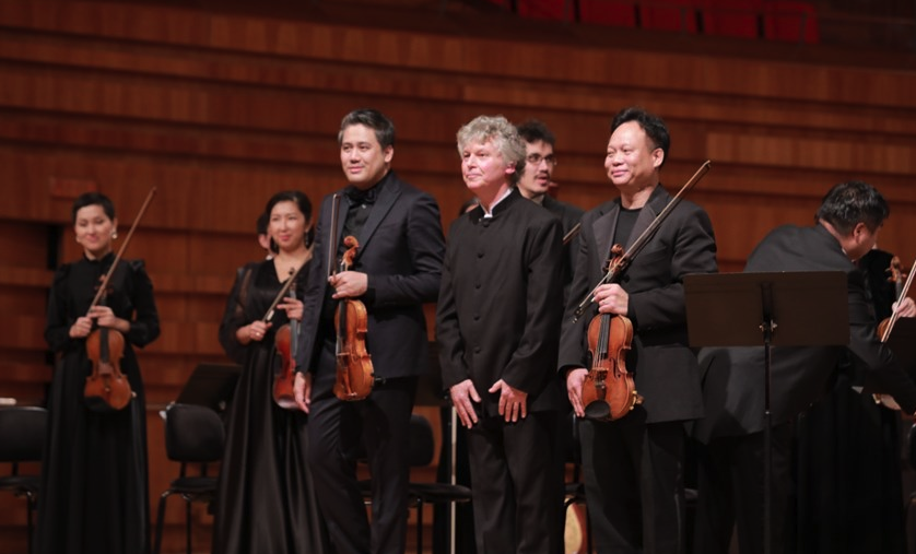 Ho&agrave;ng Hồ Kh&aacute;nh V&acirc;n đoạt giải nhất cuộc thi Violin Quốc tế - Ảnh 5.