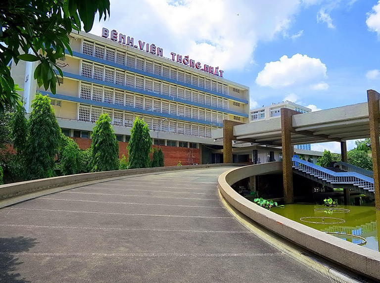 Bệnh viện Thống Nhất TP HCM mổ tối khẩn ca bệnh bị đâm thấu tim