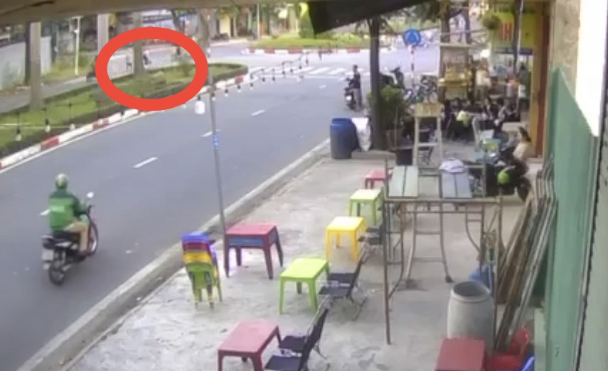 CLIP: Cụ ông 93 tuổi ở Bình Dương gặp nạn khi băng qua đường