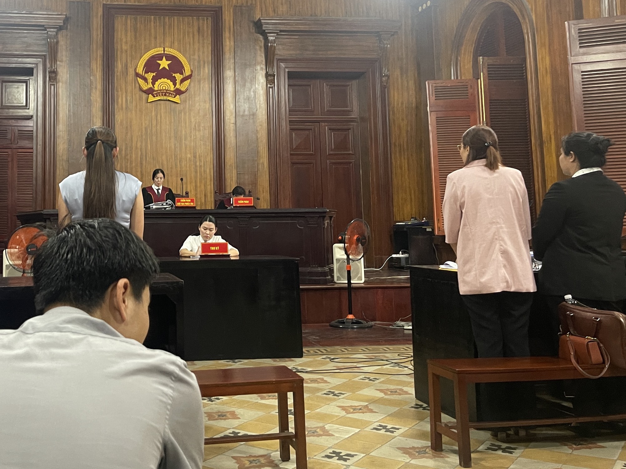 Bà Đặng Thùy Trang thua kiện, hoa hậu Thùy Tiên không phải trả 1,5 tỉ