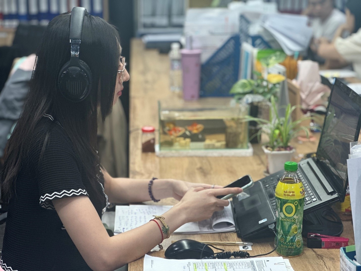 1.001 &aacute;p lực đổ xuống đầu dịp cuối năm: Gen Z vẫn xử gọn deadline, c&acirc;n đẹp stress nhờ thức uống n&agrave;y - Ảnh 2.