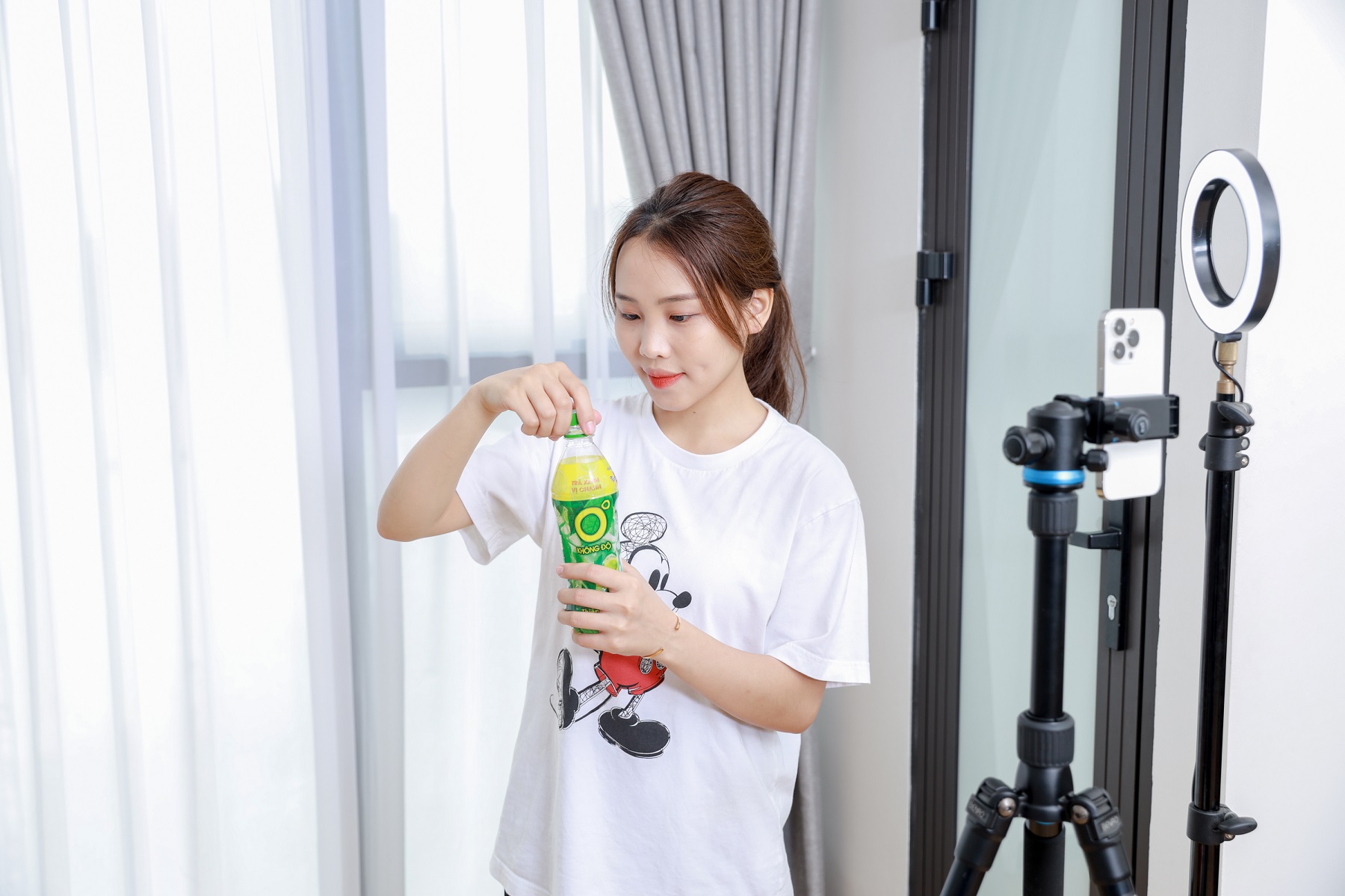 1.001 &aacute;p lực đổ xuống đầu dịp cuối năm: Gen Z vẫn xử gọn deadline, c&acirc;n đẹp stress nhờ thức uống n&agrave;y - Ảnh 3.
