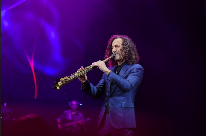 Kenny G m&ecirc; hoặc kh&aacute;n giả bằng những giai điệu bất hủ - Ảnh 3.