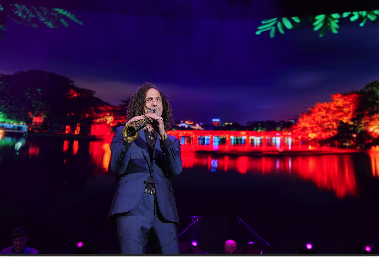 Kenny G mê hoặc khán giả bằng những giai điệu bất hủ