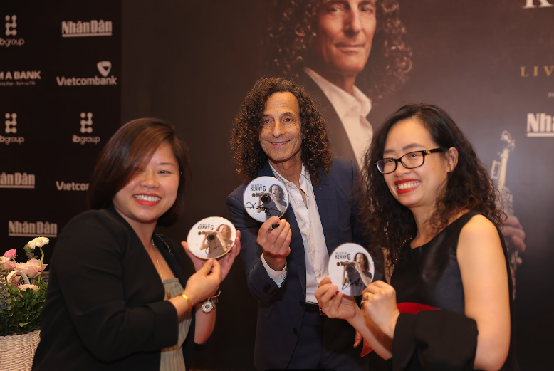 Kenny G m&ecirc; hoặc kh&aacute;n giả bằng những giai điệu bất hủ - Ảnh 10.