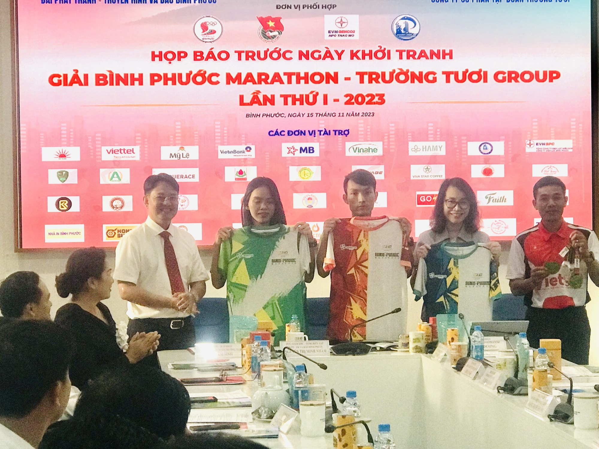 Hơn 2.000 VĐV hưởng ứng Đường chạy của nhà vô địch - Ảnh 4.