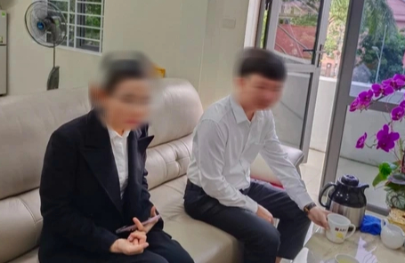 Video nữ nhân viên ngân hàng kể lại giây phút bị kẻ cướp kề dao vào cổ đe doạ
