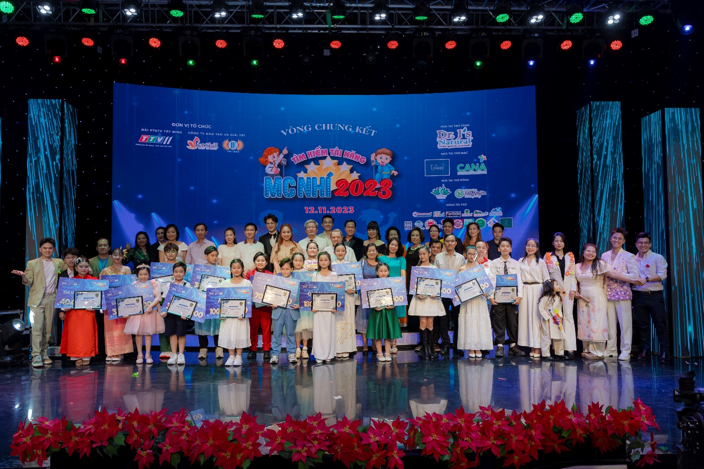 Trương Bảo Ngọc đoạt giải Qu&aacute;n qu&acirc;n T&igrave;m kiếm t&agrave;i năng MC nh&iacute; 2023 - Ảnh 1.