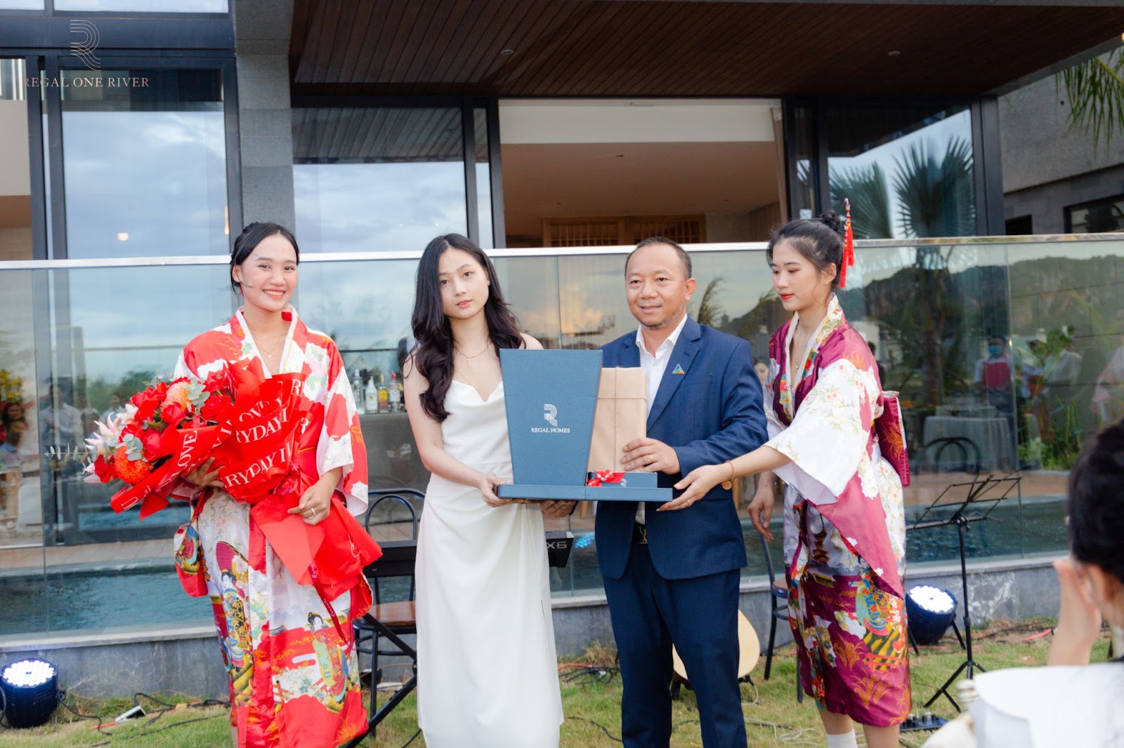 B&agrave;n giao Regal Collection Villa - Biệt thự mang phong c&aacute;ch sang trọng thầm lặng - Ảnh 2.