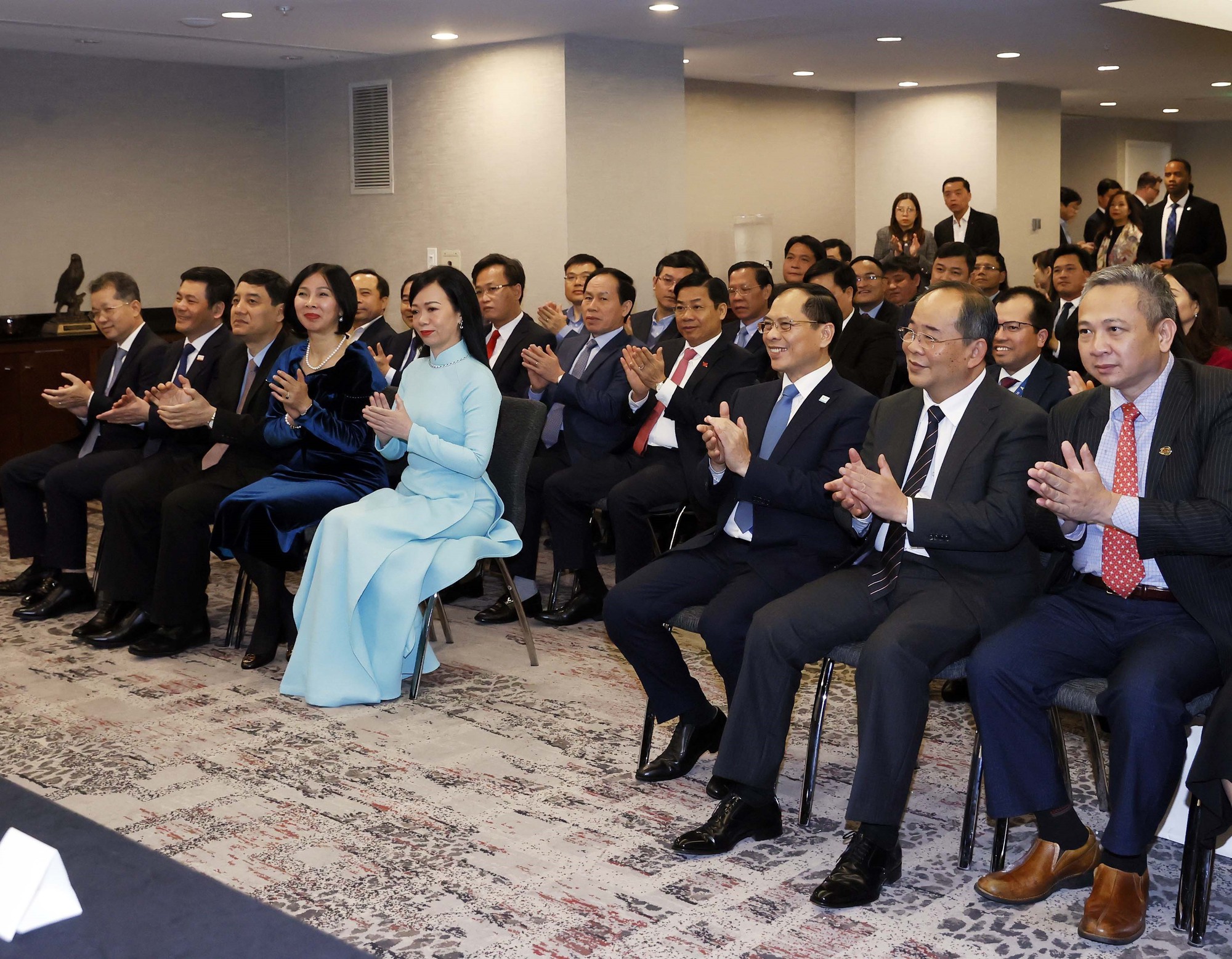 Chủ tịch nước V&otilde; Văn Thưởng gặp gỡ c&aacute;c cơ quan đại diện Việt Nam tại Mỹ - Ảnh 2.