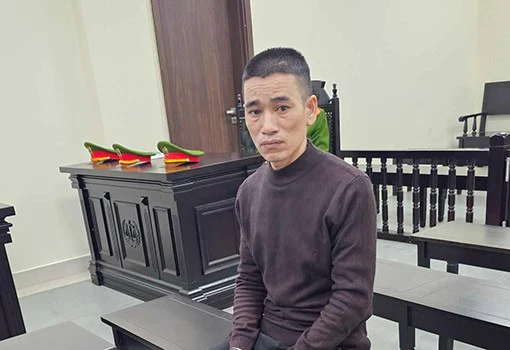 Sau khi ch&eacute;m nhiều nh&aacute;t, chồng cầm dao &eacute;p vợ tự tử - Ảnh 1.
