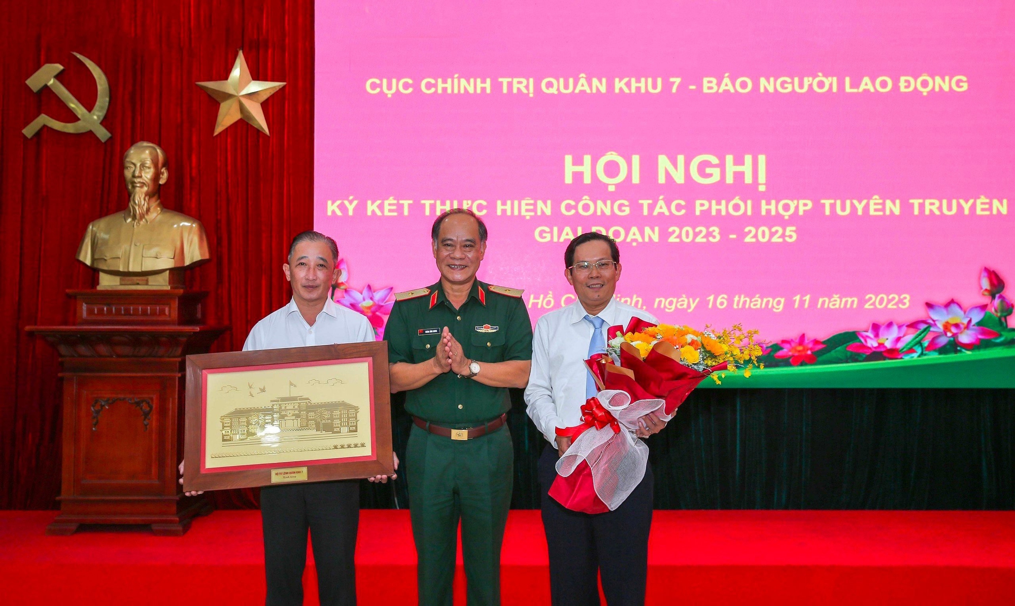 K&yacute; kết phối hợp tuy&ecirc;n truyền giữa Cục Ch&iacute;nh trị Qu&acirc;n khu 7 v&agrave; B&aacute;o Người Lao Động: Tất cả v&igrave; sự nghiệp bảo vệ Tổ quốc - Ảnh 3.
