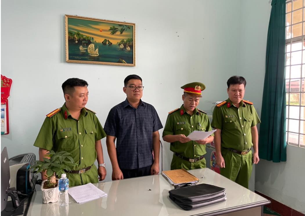 Khởi tố ph&oacute; gi&aacute;m đốc trung t&acirc;m đăng kiểm xe cơ giới lớn nhất Đồng Nai - Ảnh 2.