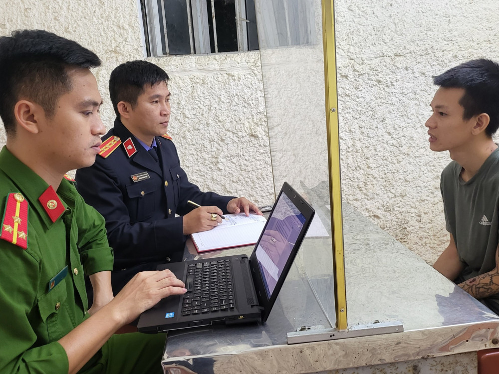 Lai lịch của đối tượng dùng kéo đâm trọng thương thượng uý công an