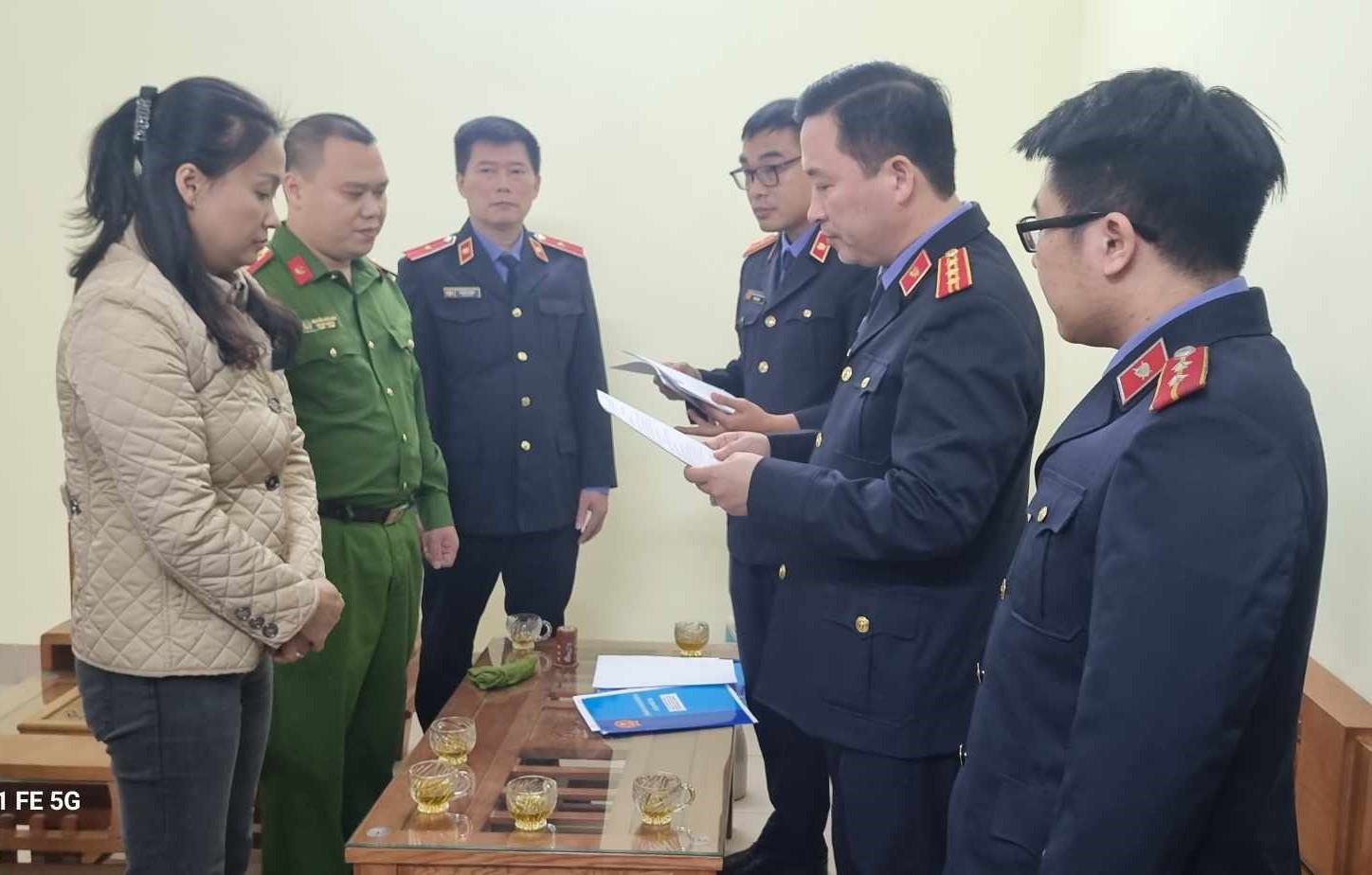 VIDEO: Bắt một chấp hành viên cơ quan thi hành án